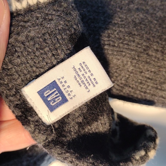 GAP men's white, black and gray snowflake lambs wool scarf - Picture 4 of 4